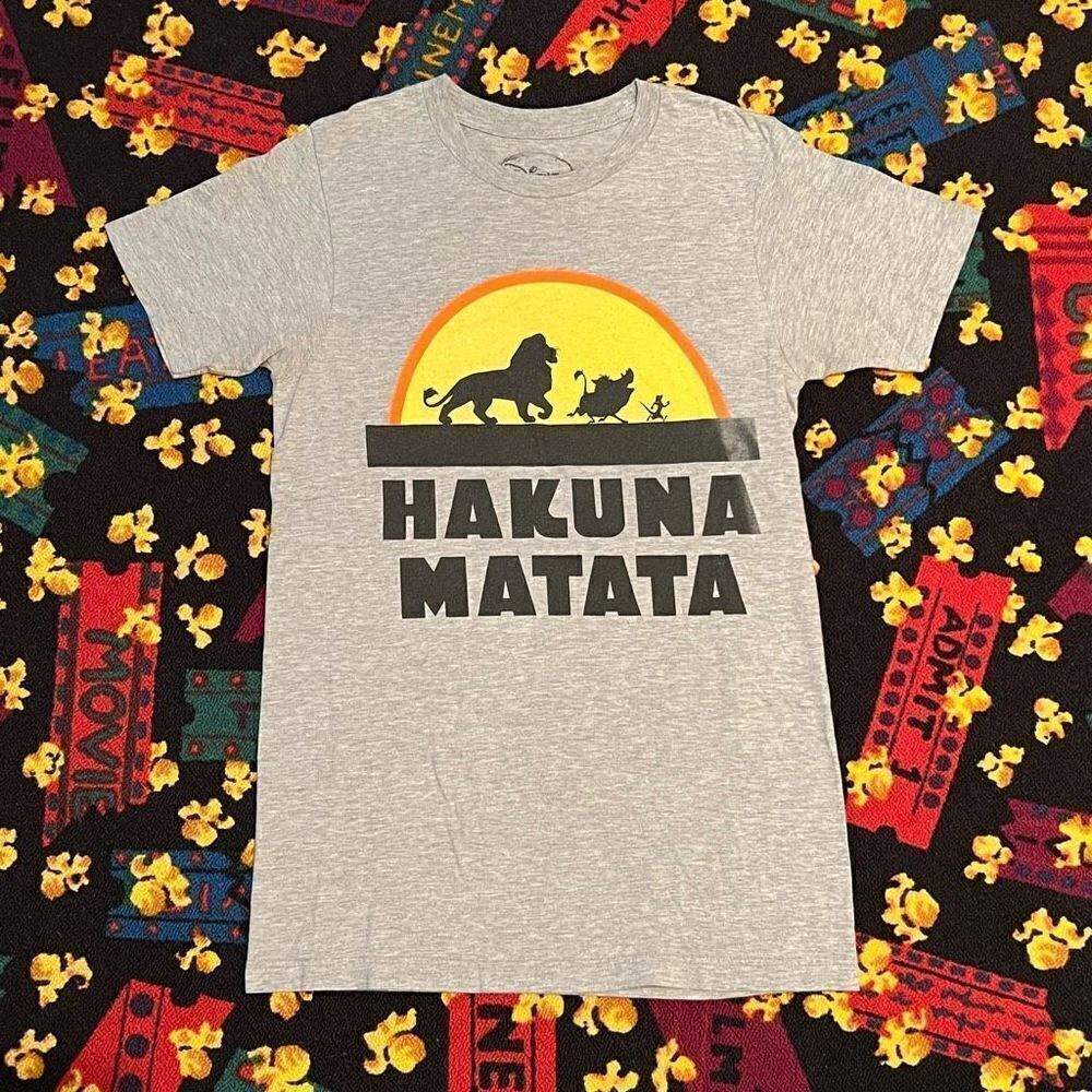 Disney’s The Lion King Hakuna Matata Graphic Tee Shirt / Size S